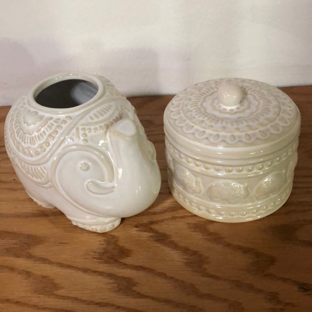 Elephant bathroom accessories